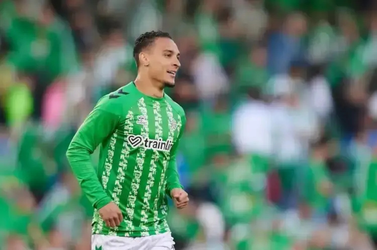 Antony Bersinar di Liga Spanyol, Real Betis Siap Permanenkan Winger Buangan Manchester United 1 PERFORMA GEMILANG— Winger asal Brasil, Antony, menunjukkan performa yang mengesankan di La Liga dan kini membuka peluang untuk pindah permanen ke Spanyol bersama Real Betis dari Manchester United.