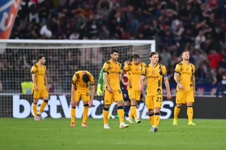 Inter dan Napoli Mainkan Playoff Scudetto? 1 bologna v fc internazionale serie a1