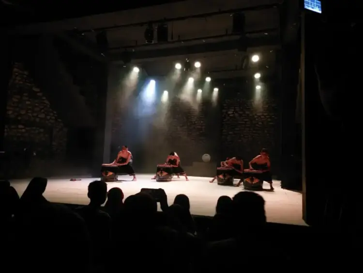 Hari ke-2 Nan Maurak Alek Kaba Festival 2025 Tampilkan Seni Musik Sabariyah Group, Prokontra dan Parewa Limo Suku 1 Atraksi Tambua Tanda sari Sabariyah Group dari Maninjau Kabupaten Agam saatNan Maurak Alek Kaba Festival 2025 di Ladang Nan Jombang, Sabtu (26/4).