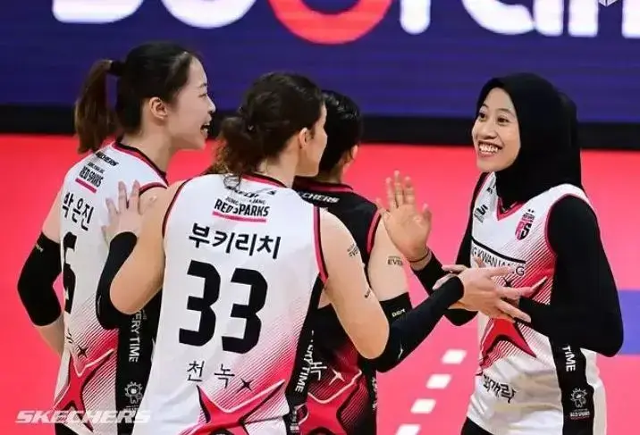 Cedera Tak Halangi Megawati Hangestri, Bawa Red Sparks Mainkan Leg Kelima di Final Liga Voli Korea 1 SELEBRASI— Selebrasi Megawati Hangestri dkk.