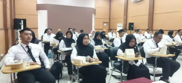 IPELATIHAN SERTIFIKAT— Sebanyak 40 orang mengikuti pelatikan sertifat kompetensi PBJ.
