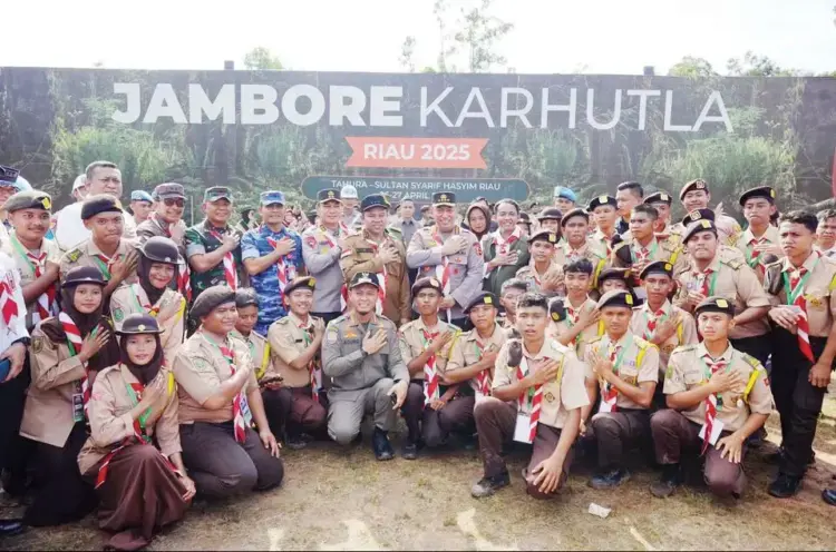 JAMBORE KARHUTLA— Kapolri Jenderal Listyo Sigit Prabowo saat membuka Jambore Karhutla 2025 di Bumi Perkemahan Tahura Sultan Syarif Hasyim, Kabupaten Siak, Riau, Jumat (25/4).