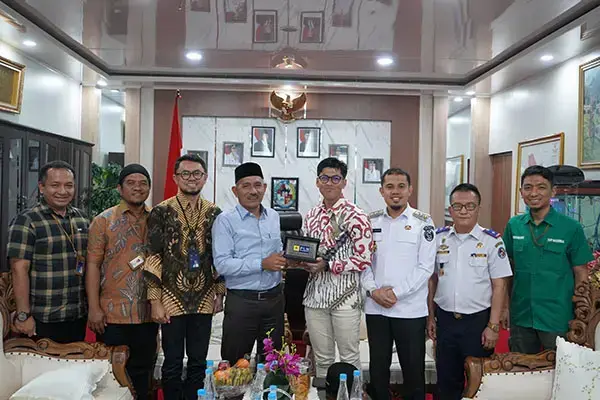 Produktivitas Petani Meningkat, Bupati Apresiasi PLN 1 PERTAMUAN--Pemerintah Kabupaten Lima Puluh Kota gelar pertemuan dengan PLN (UP3) Payakumbuh. Pertemuan berlangsung di ruang kerja Bupati Lima Puluh Kota .