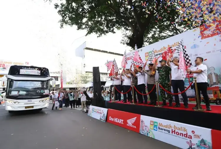 Mudik Bersama AHM, 2.572 Konsumen Setia Honda Lebaran di Kampung Halaman 1 PELEPASAN-Momen pelepasan peserta Mudik-Balik Bareng Honda (MBBH) 2025. Dengan semangat kebersamaan, ribuan pemudik siap berangkat menuju kampung halaman dengan aman dan nyaman.