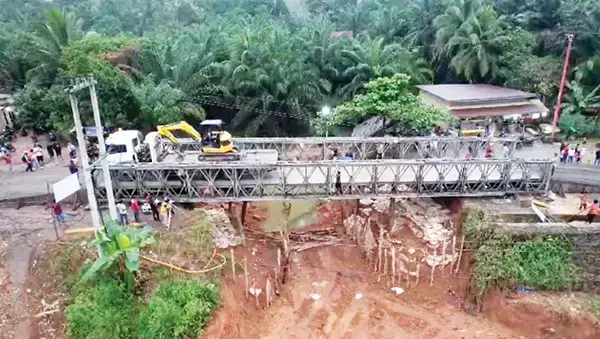 Komisi V DPR RI Ingatkan Pemerintah, Perbaikan Jalan Penghubung Jambi-Sumbar Terkesan Lamban 1 JEMBATAN BAILEY— Jembatan Bailey yang menghubungkan Jambi dan Sumbar di Dusun Sirih Sekapur, Kecamatan Jujuhan, Kabupaten Bungo.