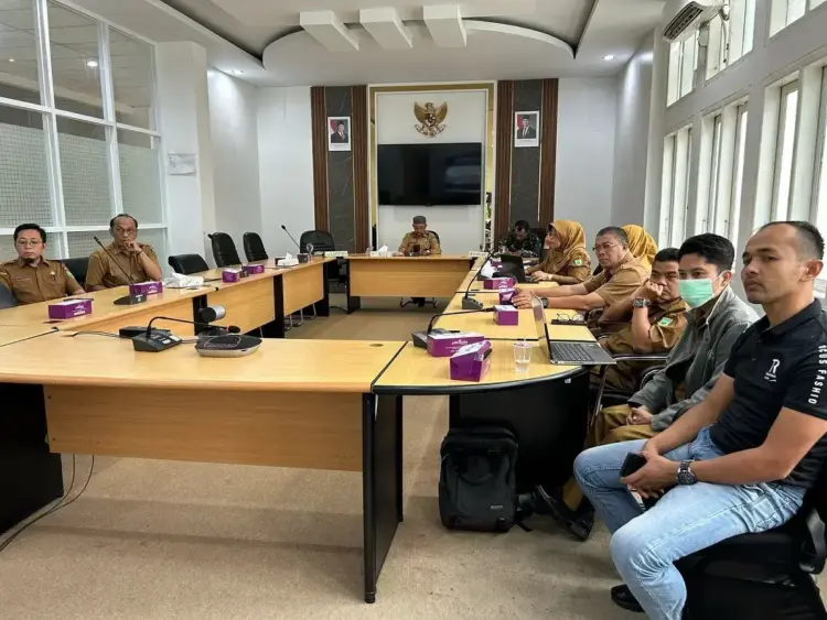 RAKOR INFLASI— Pemko Padang Panjang mengikuti Rapat Koodinasi (Rakor) Penurunan Inflasi secara daring, Senin (28/4).