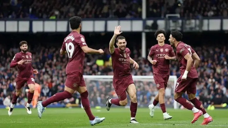 Everton 0 vs 2 Manchester City, Amankan Tiket Liga Champions 1 Manchester City menang 2-0 atas tuan rumah Everton di laga pekan ke-33 Liga Inggris musim ini, di Goodison Park, Sabtu (19/4) malam. Kemenangan tersebut menjaga asa The Citizens lolos ke Liga Champions musim depan.