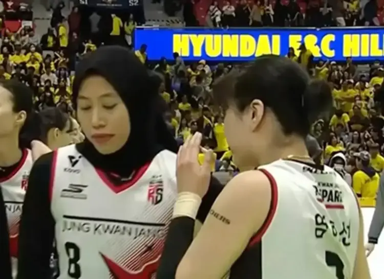 Kim Yeon-koung Tutup Karier dengan Gelar, Megawati Hangestri Harus Puas Jadi Runner-up Liga Voli Korea 1 TANGIS HARU— Tangis Megawati Hangestri usai gagal membawa Red Sparks menjadi kampiun dalam ajang Liga Voli Korea 2024/2025.