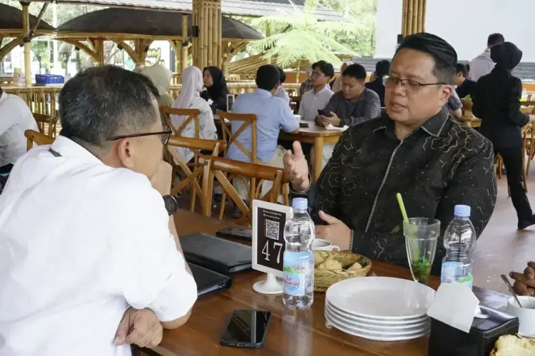 KONSULTASI— Wakil Bupati Tanahdatar Ahmad Fadly melakukan koordinasi sekaligus konsultasi ke Kementerian Lingkungan Hidup dan Kehutanan (KLHK)  RI.