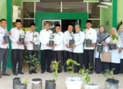 Peringati Hari Bumi se-Dunia, Kakankemenag Tanam Satu Juta Pohon Matoa