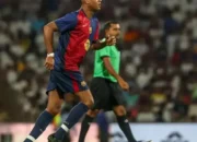 Rileks Jelang Lawan Tiongkok, Kluivert Tampil Perkuat Barcelona di Laga El Clasico di Mumbai