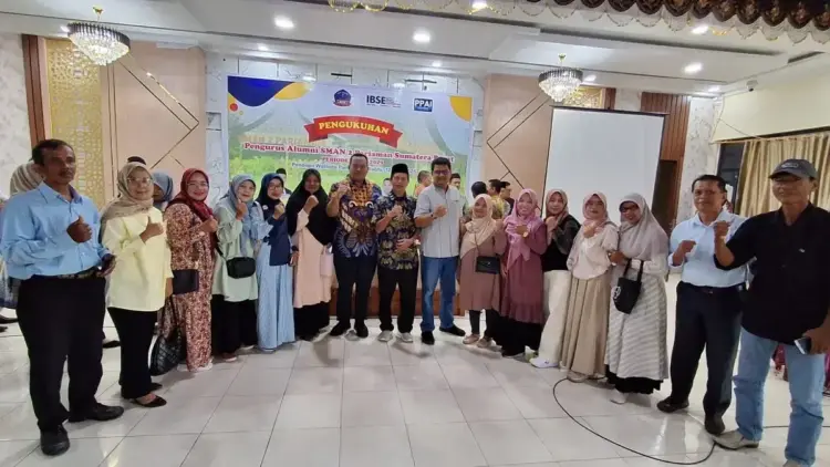 Wako Kukuhkan Alumni SMA Negeri 2 Pariaman Periode 2025-2030 1 PENGUKUHAN PENGURUS— Wali Kota Pariaman Yota Balad uasi pengukuhan pengurus Alumni SMA Negeri 2 Pariaman periode 2025 – 2029, di Balairung Pendopo Walikota Pariaman.