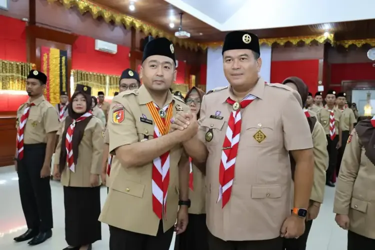 Ketua Kwarda Sumbar Lantik Mahircab 0316 Kota Pariaman 2025-2030 1 PELANTIKAN— Ketua Kwarda 03 Gerakan Pramuka Sumatera Barat Audy Joinaldi, melantik pengurus Majelis Pembimbing Cabang (Mabicab) 0316 gerakan Pramuka Kota Pariaman masa bakti 2025-2030 Wako PariamanYota Balad.