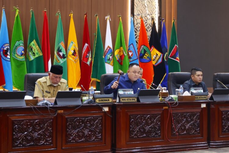 RPJMD 2025–2029 Harus Mampu Menjawab Tantangan Zaman 1 rapat paripurna--DPRD Sumbar menggelar rapat paripurna penyampaian nota pengantar Rancangan Peraturan Daerah (Ranperda) tentang RPJMD Provinsi Sumbar tahun 2025-2029.