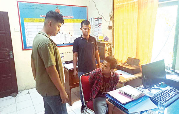 Berkat Rekaman CCTV, Pencuri Motor Diciduk 2 Jam usai Beraksi 1 CURI MOTOR— Pelaku Riko yang terlibat kasus pencurian sepeda motor ditangkap jajaran Polsek Lubuk Basung.