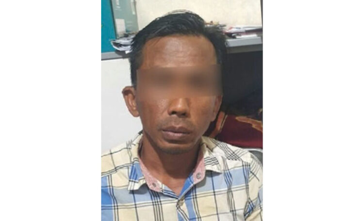 Cerai dengan Istri, Putri Kandung Dijadikan Budak Seks, Modus Bapak Bejat Minta Pijat 1 CABUL— Pelaku T (40) diamankan jajaran Satreskrim Polresta Padang atas kasus pencabulan terhadap putri kandungnya.