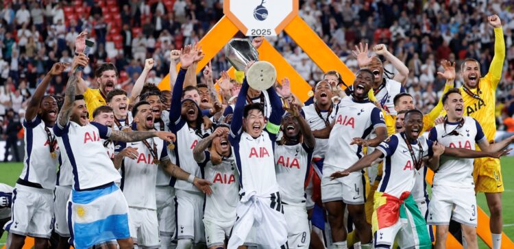 Bungkam MU 1-0 di Final Liga Europa, Tottenham Hotspur Akhiri 17 Tahun Puasa Gelar 1 TROFI— Tottenham Hotspur akhirnya mengakhiri penantian panjang mereka untuk meraih trofi, setelah menang dramatis 1-0 atas Manchester United dalam final Liga Europa 2025, Kamis (22/5) dini hari WIB.