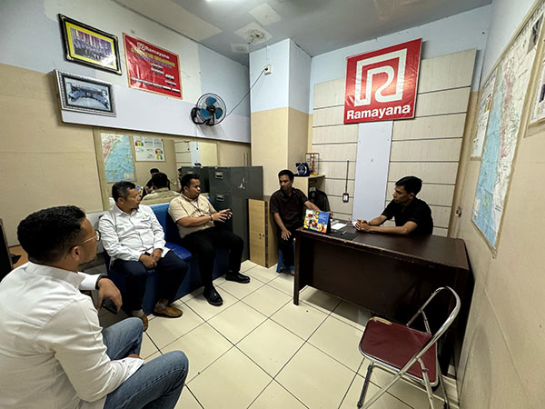 PLN Jalin Sinergi dengan PT Agam Indo Perkasa, Pastikan Listrik Andal Dukung Operasional Industri 1 sektor industri --PT PLN UP3 Bukittinggi melakukan kunjungan langsung ke PT Agam Indo Perkasa, salah satu pelanggan Tegangan Menengah (TM) yang bergerak di sektor industri yang mengelola Plaza Bukittinggi, pada Selasa (20/5).