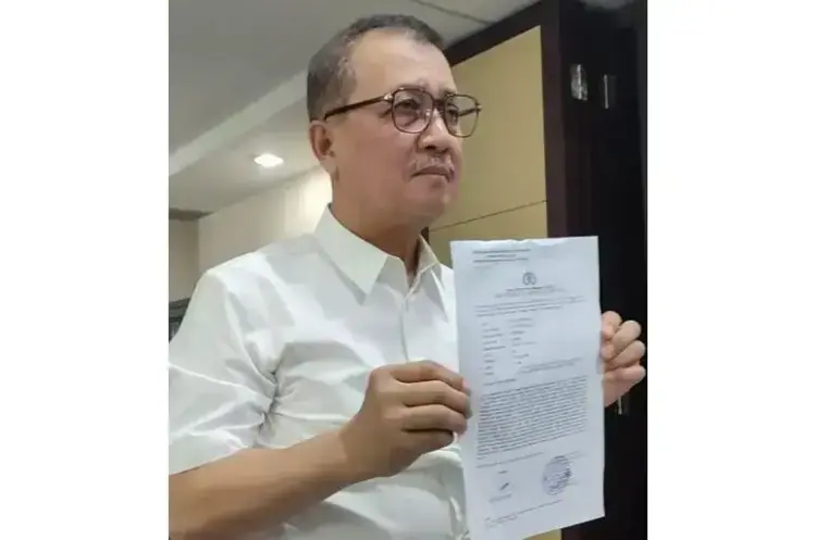 Bikin Kecewa Tenis Meja, Oegroseno Laporkan Kemenpora dan KOI ke Polda Metro hingga Presiden Prabowo 1 BUKTI LAPORAN— Ketua Umum PP PTMSI, Komjen Pol (Purn) Oegroseno, memperlihatkan bukti laporan ke Polda Metro Jaya terkait dengan dugaan pencemaran nama baik.