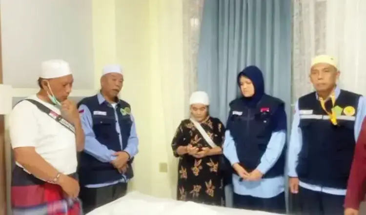 2.959 Jemaah Embarkasi Padang Telah Tiba di Madinah, 2 Jemaah Haji Wafat di RS Madina dan Hotel 1 MENINGGAL DUNIA— Dua jemaah haji Embarkasi Padang asal Provinsi Bengkulu berpulang ke rahmatullah. Satu diantaranya wafat di rumah sakit Madinah, satu lagi wafat di hotel pemondokan.