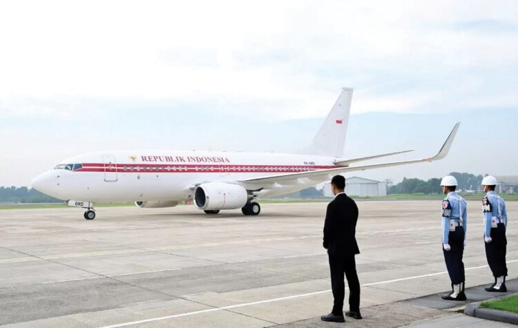 Pesawat Kepresidenan Berganti Warna, Hasan Nasbi: Dicat Ulang Biasa, Kayak Rumah 1 PESAWAT KEPRESIDENAN— Pesawat Kepresidenan setibanya di Pangkalan Udara TNI AU Halim Perdanakusuma, Jakarta.