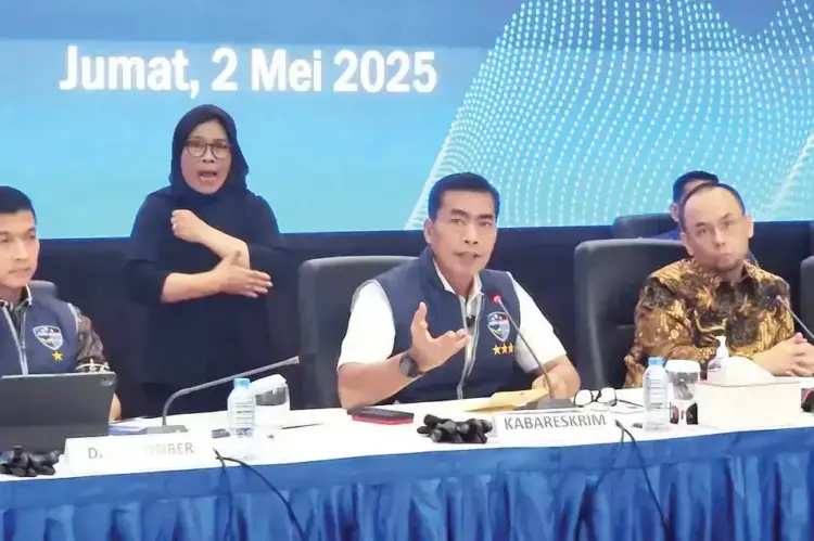Bandar Makin Susah Gerak!, Perputaran Uang Judol Melambat Drastis Berkat Kerja Sama Bareskrim-PPATK 1 RILIS KINERJA— Kabareskrim Komjen Wahyu Widada bersama Kepala PPATK, Ivan Yustiavandana merilis kinerja penanganan judi online, Jumat (2/5).