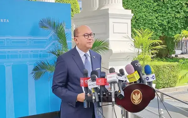 Kolaborasi dengan Bill Gates, Rosan Roeslani Umumkan Pembentukan Danantara Trust Fund 1 BERI KETERANGAN— CEO BPI Daya Anagata Nusantara (Danantara) Rosan Roeslani memberikan keterangan kepada media di Istana Negara, usai menerima kunjungan Bill Gates, Rabu (7/5).