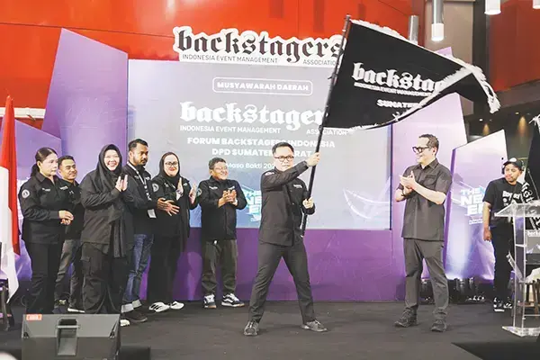 Musda Forum Backstagers Indonesia DPD Sumbar, Bayu Permadi Terpilih Sebagai Ketua Periode 2025–2029 1 AKLAMASI— Bayu Permadi, CEO Sipro Komunika, terpilih secara aklamasi sebagai Ketua DPD Forum Backstagers Indonesia Sumatera Barat periode 2025–2029.