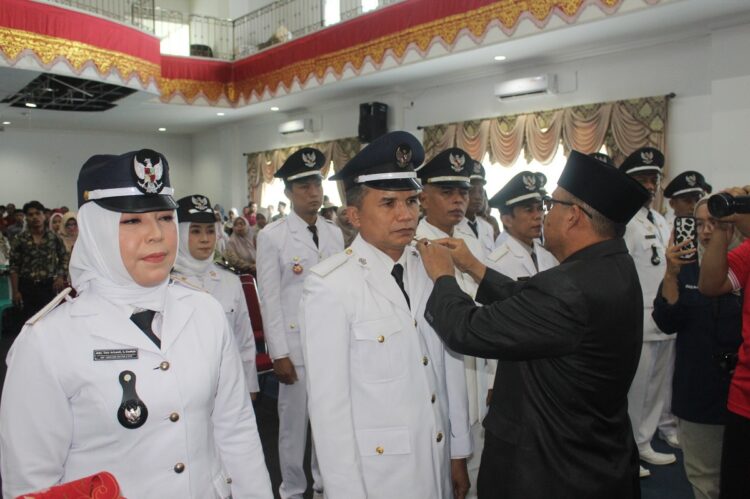 30 Penjabat Wali Nagari se-Pasaman Barat Resmi Dilantik 1 PELANTIKAN— Asisten I Bidang Pemerintahan dan Kesejahteraan Rakyat Setia Bakti, resmi melantik 30 Penjabat Wali Nagari se-Pasaman Barat.