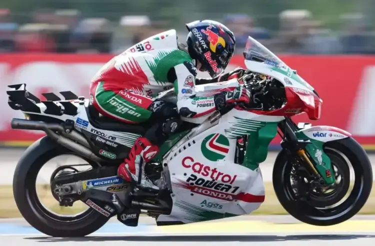 Johann Zarco Ungguli Marc Marquez di Le Mans, Jadi Orang Prancis Pertama yang Menang di Kandang Sendiri 1 3gdgdgdvgsgd