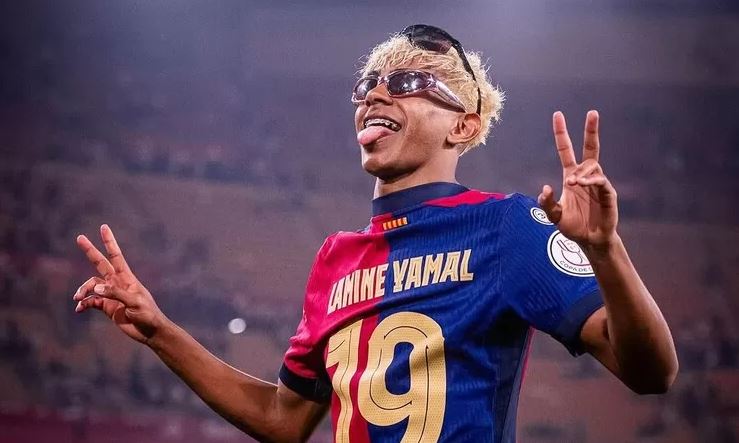 Perbarui Kontrak Baru Bersama Barcelona, Lamine Yamal Akan Kenakan Nomor 10 1 KONTRAK BARU— Lamine Yamal dikabarkan akan mengenakan kaos jersey paling ikonik yang bernomor punggung 10 di Barcelona musim depan setelah menandatangani kontrak barunya dengan klub Catalan.
