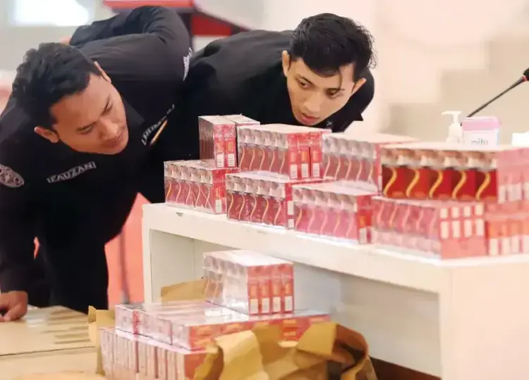 BARANG BUKTI— Barang bukti rokok ilegal tanpa dilengkapi pita cukai berhasil diamankan Kanwil Bea Cukai Jateng-DIY senilai Rp 1,3 miliar.