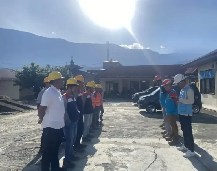PLN UP3 Bukittinggi Gelar Goro P2TL, Prioritaskan Keselamatan dan Layanan Prima untuk Pelanggan 1 GORO--PT PLN (Persero) Unit Pelaksana Pelayanan Pelanggan (UP3) Bukittinggi menggelar kegiatan Gotong Royong (Goro) Penertiban Pemakaian Tenaga Listrik (P2TL) di seluruh Unit Layanan Pelanggan (ULP) wilayah kerja UP3 Bukittinggi pada Kamis (15/05).