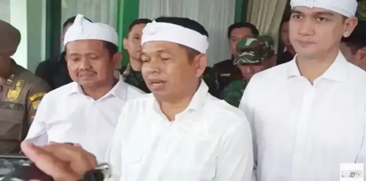 Dedi Mulyadi Tegaskan Pembinaan Siswa Nakal Bukan Pendidikan Militer, Minta Semua Daerah Bersiap 1 TEGAS— Gubernur Jawa Barat Dedi Mulyadi menegaskan kalau pembinaan siswa-siswi nakal melibatkan tentara dan polisi di barak militer, bukan merupakan pendidikan militer.