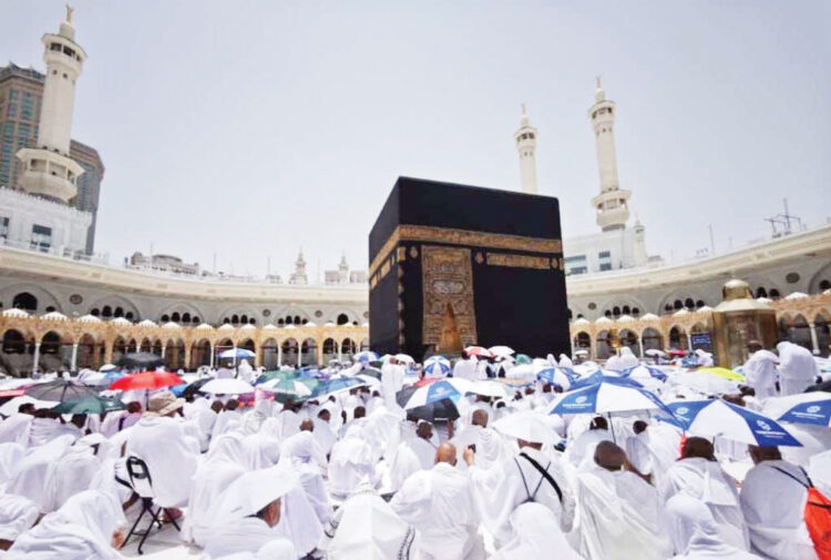 92 Calon Haji Embarkasi Padang Terpisah di Tanah Suci, Kemenag Siapkan Penanda Khusus 1 PENANDA KHUSUS— Embarkasi Haji Padang telah menyiapkan penanda khusus, termasuk stiker di paspor dan penanda di tas jamaah agar syarikah di Tanah Suci dapat dengan mudah mengenali jamaah yang terpisah.