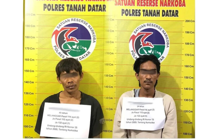 2 Pengedar Diciduk saat Transaksi 1 SABU— Pelaku DEP dan FP ditangkap Tim Satresnarkoba Polres Tanahdatar dengan barang bukti puluhan paket sabu.