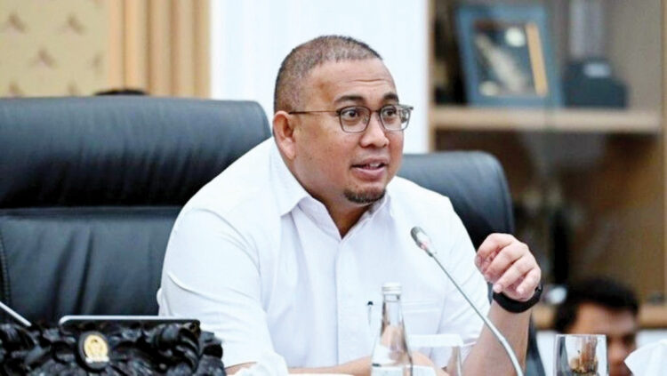 Andre Rosiade: Semua Fraksi DPR Dukung Koperasi Merah Putih 1 RAPAT BERSAMA MENKOP— Wakil Ketua Komisi VI DPR RI Andre Rosiade, saat rapat bersama Menkop Budi Arie Setiadi membahas program starategis nasional Komperasi Merah Putih, di kompleks parlemen, Senayan, Jakarta, Senin (26/5) lalu.