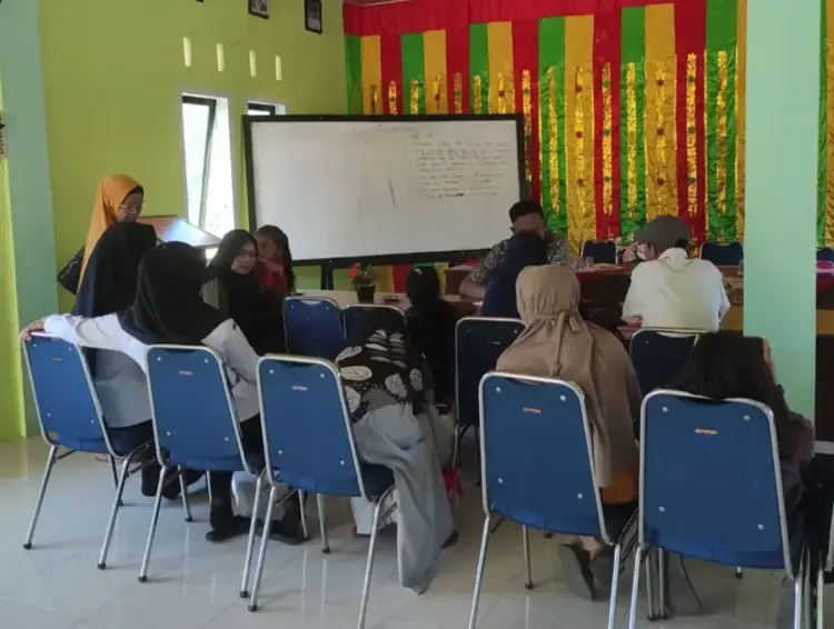 Ernalis Buktikan Layanan BPJS Keliling Mempermudah Masyarakat Pedesaan 1 LAYANAN KELILING— BPJS Kesehatan keliling melayani masyarakat di Naari Koto Tinggi, Kecamatan Gunuang Omeh Kabupaten Lima Puluh Kota.