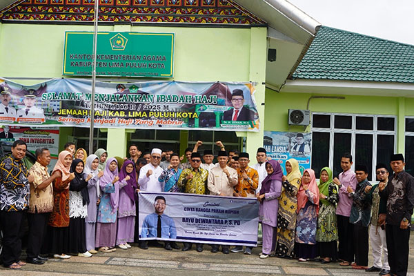 Finalis Duta Guru CBP Rupiah BI Perwakilan Lima Puluh Kota, Sosialisasi di Kemenag 1 Bayu bersama Kasi Penmad Rizki Eka Putri dan pegawai Kemenag usai sosialisasi