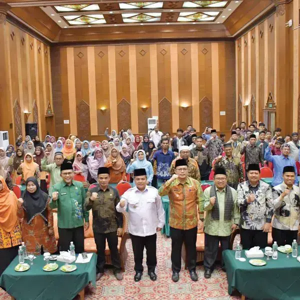 Bupati Agam Buka Seleksi dan TC Kafilah MTQ, Targetkan Juara I Tingkat Sumbar 1 SELEKSI KAFILAH— Bupati Agam Benni Warlis, secara resmi membuka kegiatan seleksi dan TC bagi kafilah Kabupaten Agam yang akan mengikuti MTQ Nasional ke-XLI Tingkat Provinsi Sumatera Barat, Kamis (8/5) di Hotel Pusako, Bukittinggi.