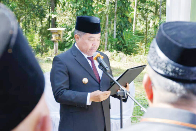 KAN dan MUI Malalak Selatan Periode 2025-2030 Dikukuhkan 1 PENGUKUHAN— Bupati Agam, H Benni Warlis mengukuhkan Kerapatan Adat Nagari (KAN) dan Majelis Ulama Indonesia (MUI) Nagari Malalak Selatan, Kecamatan Malalak periode 2025-2030, Senin (26/5).