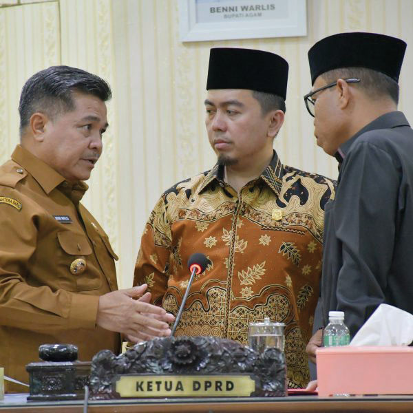 Minat Baca Masih Rendah, Bupati Agam Minta Penyelenggaraan Perpustakaan Perlu Regulasi 1 SIDANG PARIPURNA— Bupati Agam, Benni Warlis, saat menghadiri sidang paripurna nota penjelasan atas Ranperda tentang penyelenggaraan perpustakaan, di Aula DPRD Agam, Senin (19/5).