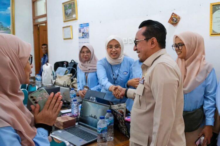 Walnag Dibekali Ilmu Tata Kelola Pemerintahan dan Pengadaan Barang/Jasa 1 SOSIALISASI— Bupati Tanahdfatar Eka Putra menghadiri Sosialisasi Masyarakat Pemelajar Anti Korupsi (MPAK) Tata Kelola Pemerintahan dan Pengadaan Barang/Jasa pada Pemerintah Nagari di Kabupaten Tanah Datar, Kamis (22/5) di aula kantor Bupati di Pagaruyung.