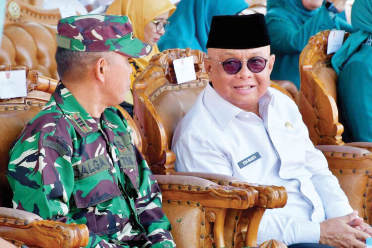 PERINGATAN HKG PKK— Sekdakab Agam, Edi Busti disela kegiatan peringatan HKG PKK ke-53, Rabu (21/5).