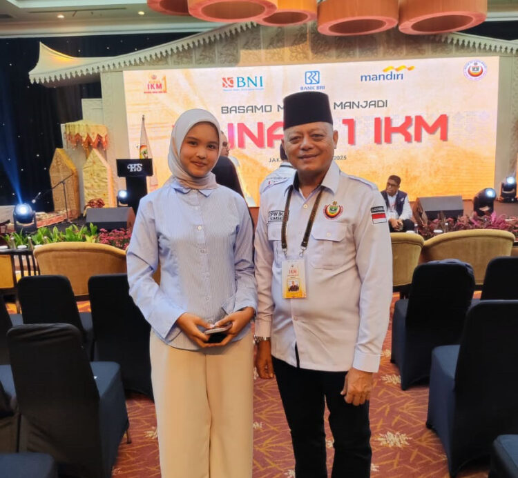 Ketum IKM Andre Rosiade, Aljufri Yakin IKM Mampu Berikan Kontribusi Bangun Kampung Halaman 1 HADIRI MUNAS— Mantan Anggota DPRD Pessel, Aljufri menhadiri hadiri acara Munas DPP IKM ke-1.