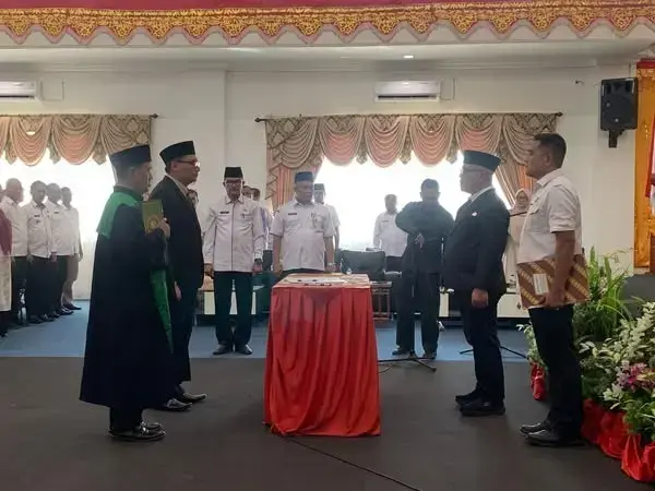 Dodi San Ismail Dilantik sebagai Pj Sekda Pasbar 1 LANTIK—Bupati Pasaman Barat, Yulianto, secara resmi melantik dan mengambil sumpah Dodi San Ismail sebagai Penjabat (Pj) Sekretaris Daerah Kabupaten Pasaman Barat, pada Rabu (7/5) di Aula Kantor Bupati.