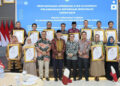 Gubernur Beri Penghargaan 12 OPD Terbaik dalam Pelaksanaan Reformasi Birokrasi 11 Gubernur Beri Penghargaan 12 OPD Terbaik dalam Pelaksanaan Reformasi Birokrasi