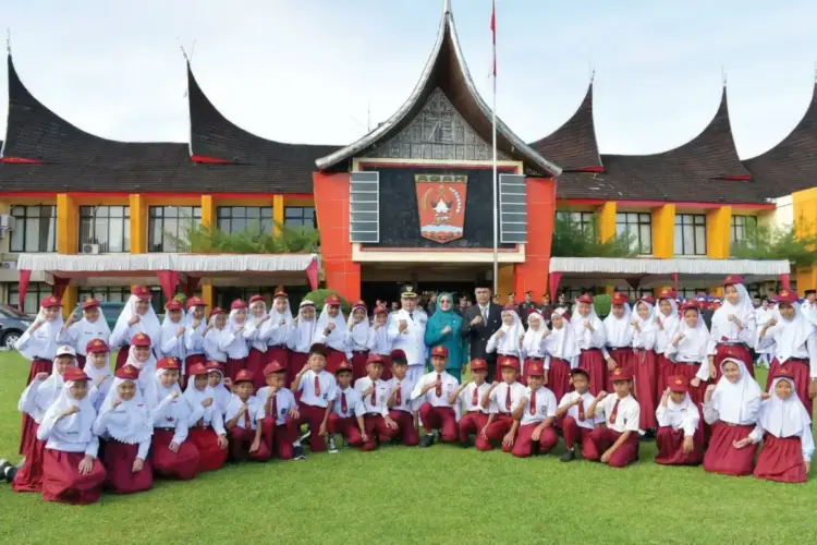 Guru Tidak Hanya Fasilitator, Tapi Juga Mentor dan Konselor Bagi Murid 1 Guru Tidak Hanya Fasilitator