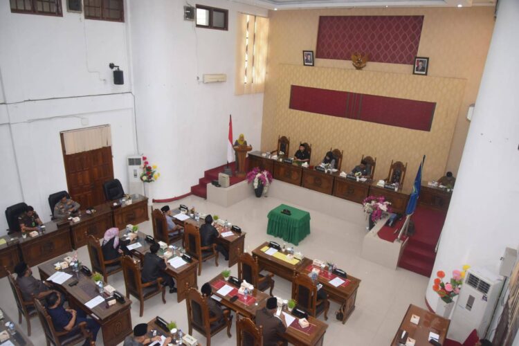 DPRD Sawahlunto Bahas Rekomendasi terhadap LKPj Tahun 2024 1 REKOMENDASI LKPJ— Wakil Wali Kota Sawahlunto Jeffry Hibatullah, menghadiri rapat paripurna Dewan Perwakilan Rakyat Daerah (DPRD) Kota Sawahlunto.