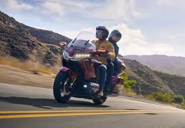 Rayakan Setengah Abad, AHM Hadirkan Honda Gold Wing Edisi Spesial 1 EDISI SPESIAL-PT Astra Honda Motor (AHM) memasarkan Honda Gold Wing edisi spesial perayaan 50 tahun di Indonesia.